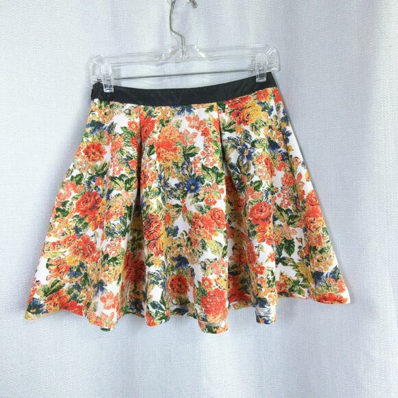 ASTR Mini Skirt Womens Medium Red Floral Circle Pleats - Picture 6 of 7